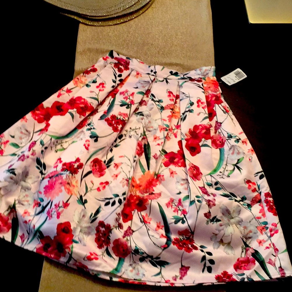 Pink floral skirt forever 21🎉👏